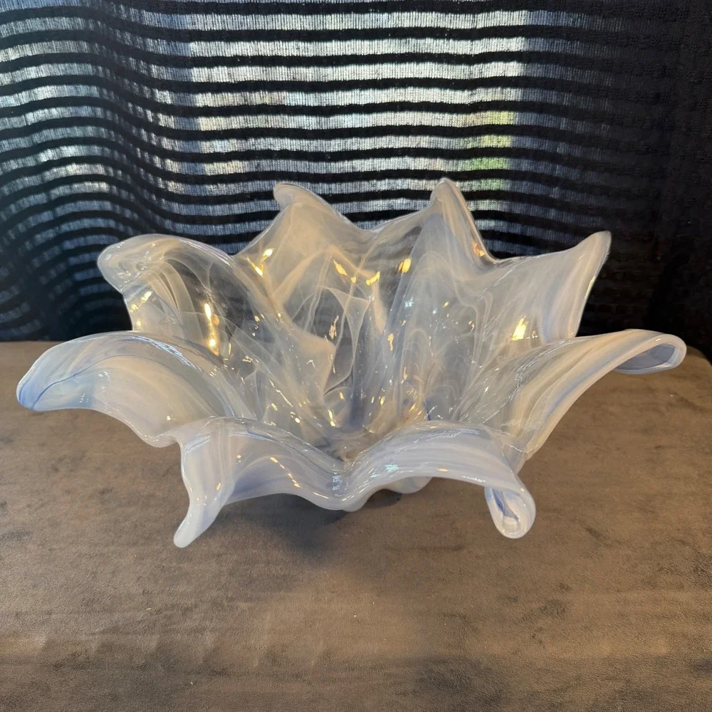 Vintage‎ Blue White Hand Blown Ruffled Handkerchief Art Glass Centerpiece Bowl